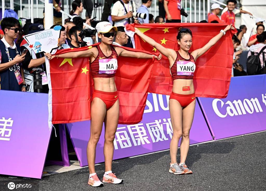 目前，塞维利亚希望补强阵容，并正在关注库库雷利亚。